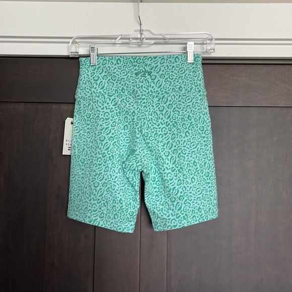 Billabong Biker Babe Shorts in Tropical Green Animal Print Size Small - Picture 9 of 9